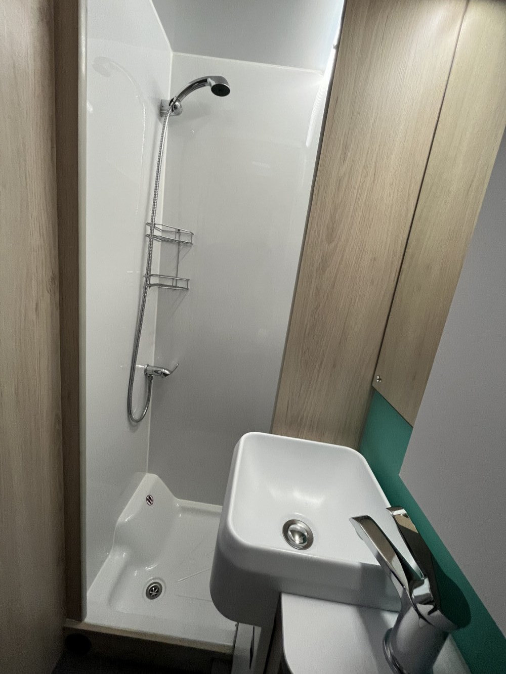 Auto Trail F60 shower